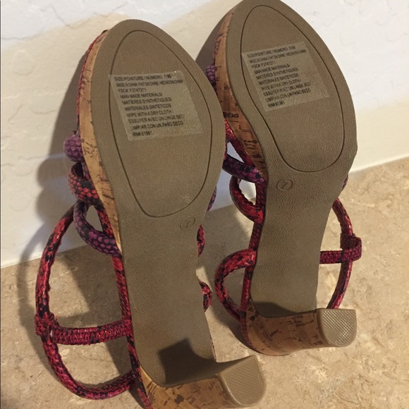 Red Purple Black Shoes Size 7 - Picture 3 of 8